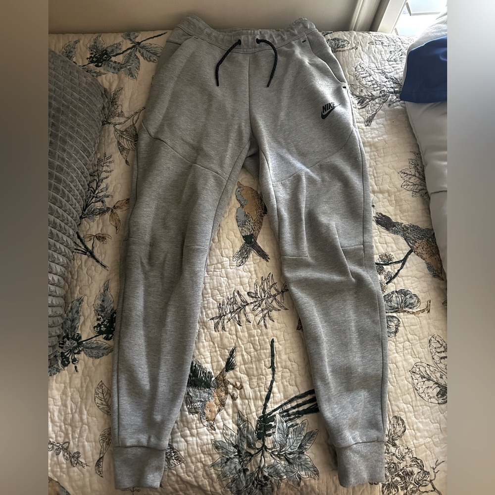 OVER 75% OFF Nike tech fleece pants great for back to school